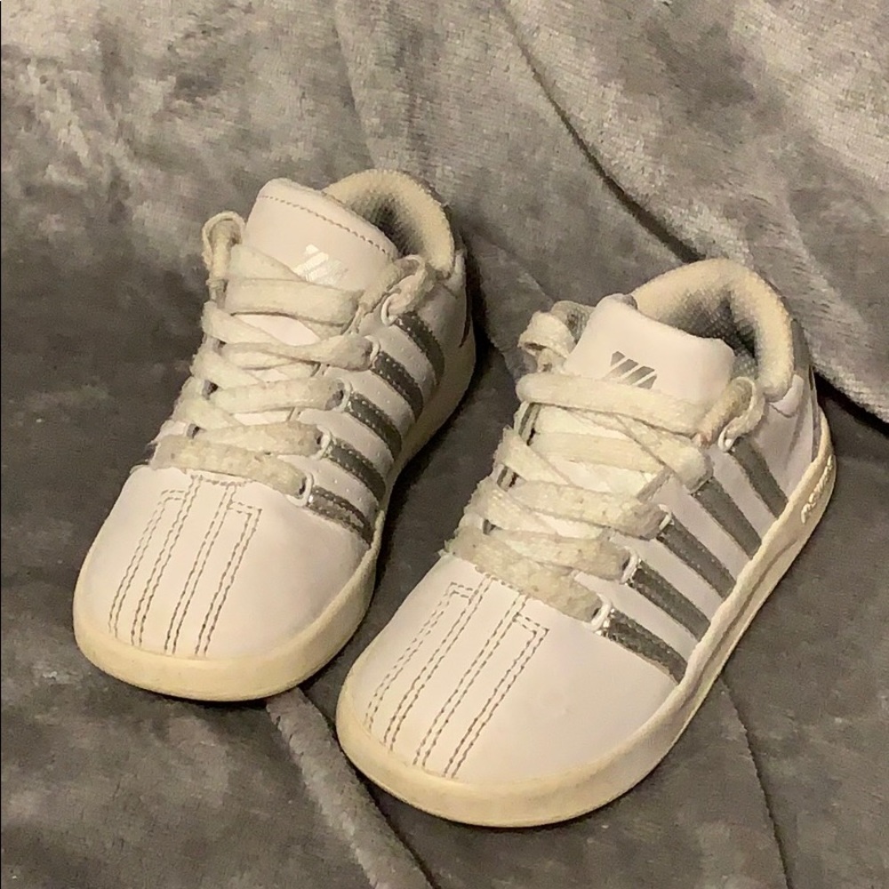 White and silver K-Swiss infant size 8 - Picture 1 of 5